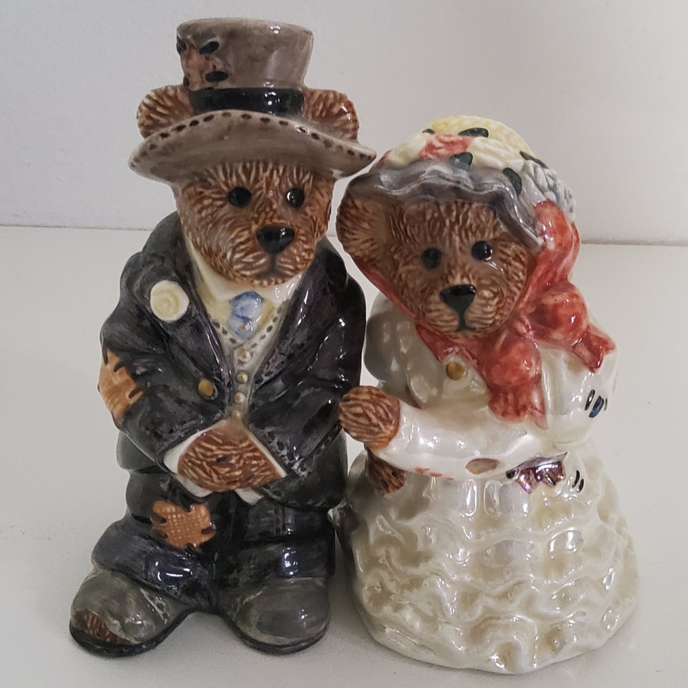 Boyd's Bear Collection Salt and Pepper Shaker set